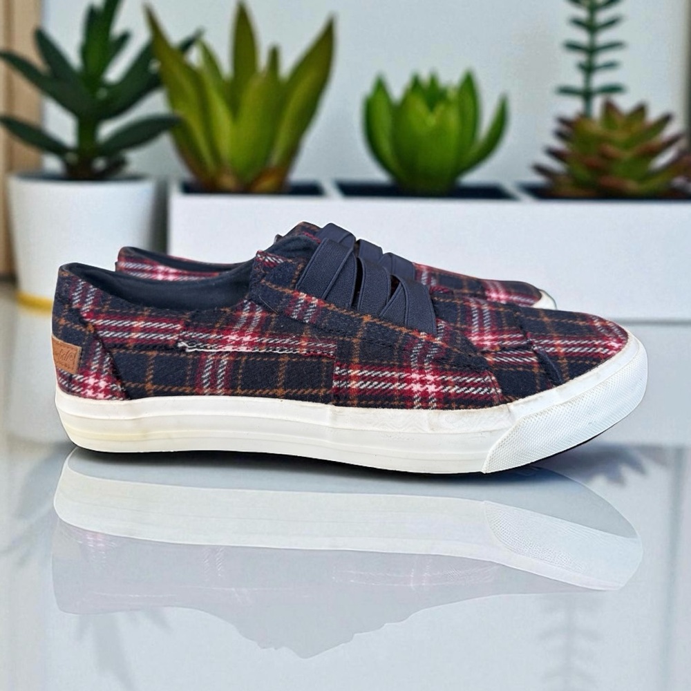 Blowfish Malibu Navy & Red Plaid slip-on Sneakers. Women’s Size 11